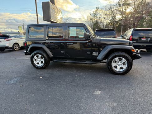 Used 2019 Jeep Wrangler Unlimited Sport S image 2