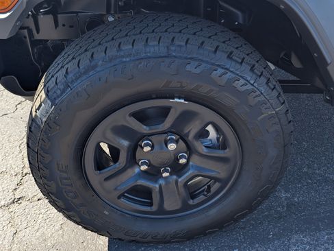 New 2025 Jeep Gladiator Sport image 7