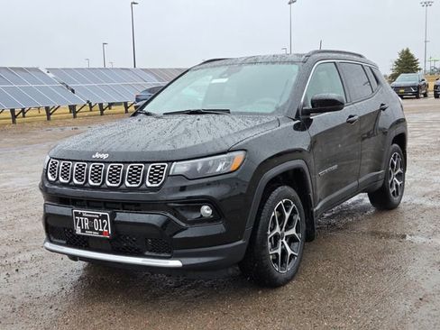 Used 2025 Jeep Compass Limited w/ Sun & Sound Group image 8