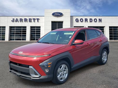 Used 2025 Hyundai Kona SE FWD image 2
