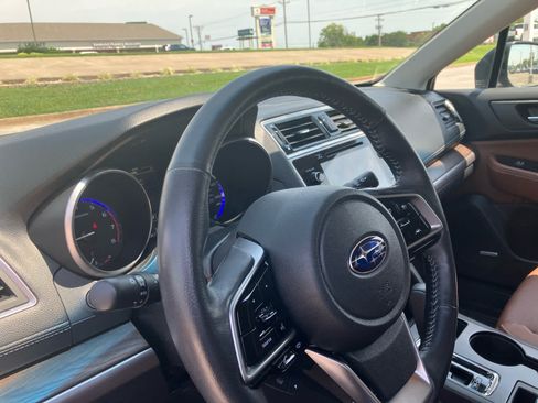 Used 2019 Subaru Outback 2.5i Touring w/ Popular Package #3A AWD/4WD image 9