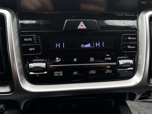 Used 2021 Kia Sorento S image 23