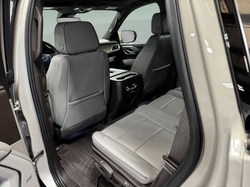 Used 2023 GMC Yukon SLT image 10