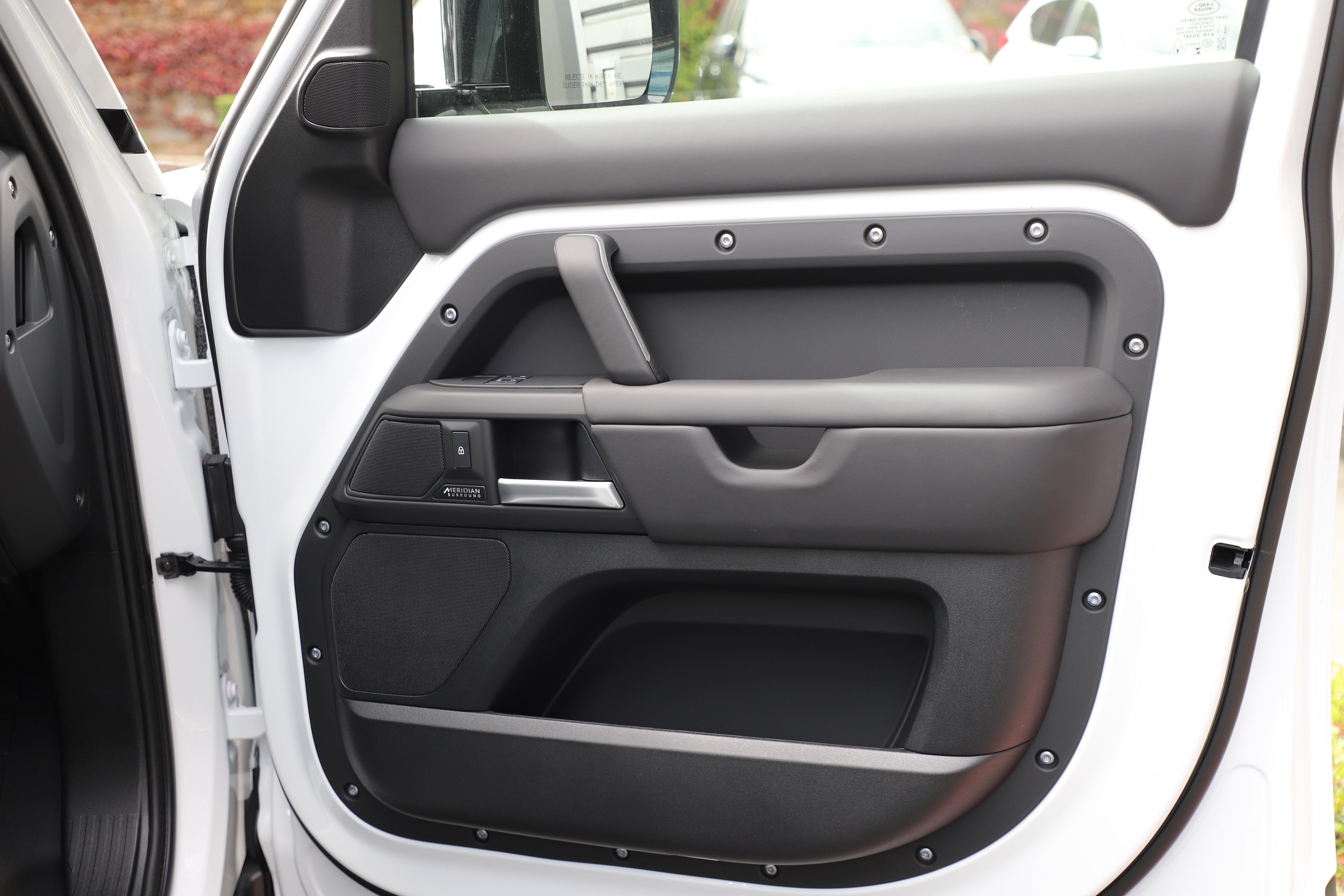 New 2026 Land Rover Defender 110 X-Dynamic SE AWD/4WD image 9