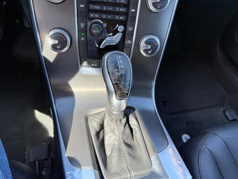 Used 2015 Volvo V60 T5 Premier image 30