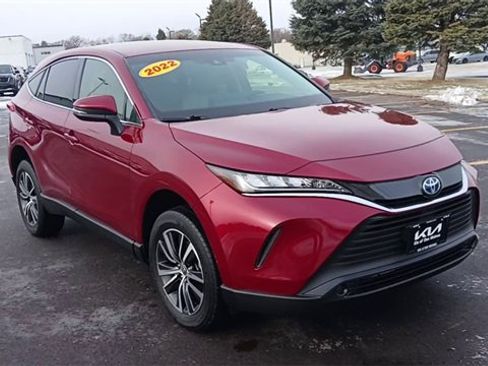 Used 2022 Toyota Venza XLE image 5