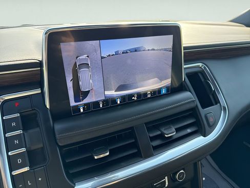 Used 2021 Chevrolet Suburban High Country image 28