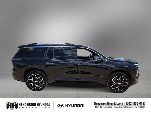 Used 2025 Chevrolet Traverse High Country FWD image 9