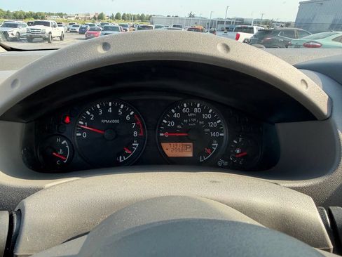 Used 2014 Nissan Frontier SV RWD image 4