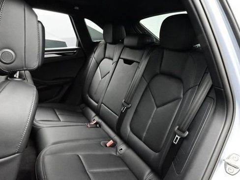 Certified 2025 Porsche Macan AWD/4WD image 14