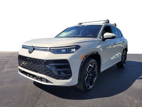 New 2026 Volkswagen Tiguan SEL R-Line AWD/4WD image 2