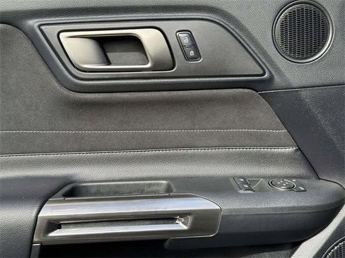 Used 2017 Ford Mustang Shelby GT350 image 34