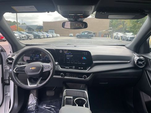 Used 2025 Chevrolet Equinox LT image 29
