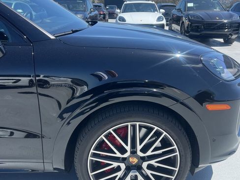 Certified 2024 Porsche Cayenne Turbo AWD/4WD image 32