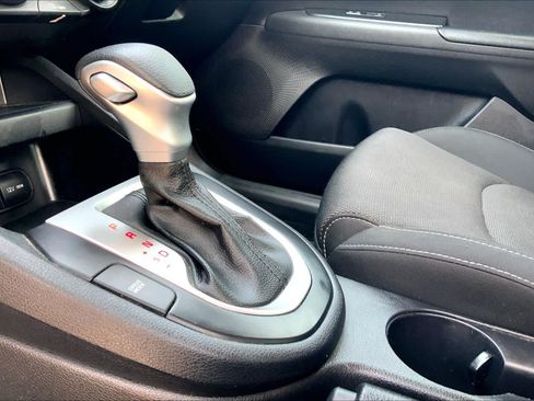 Used 2022 Kia Forte LXS FWD image 16