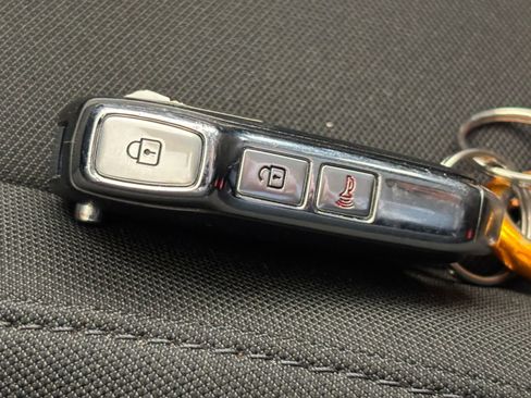 Used 2025 Kia Sportage LX image 21