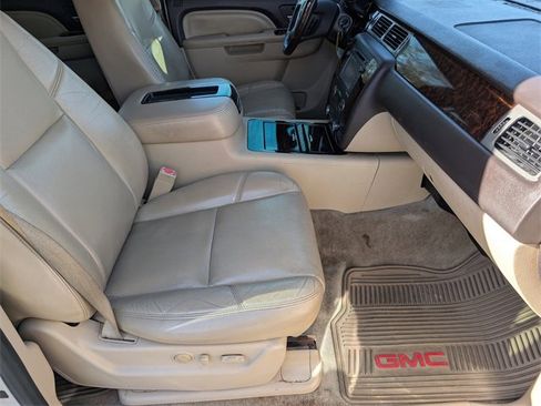 Used 2013 GMC Yukon XL Denali image 28