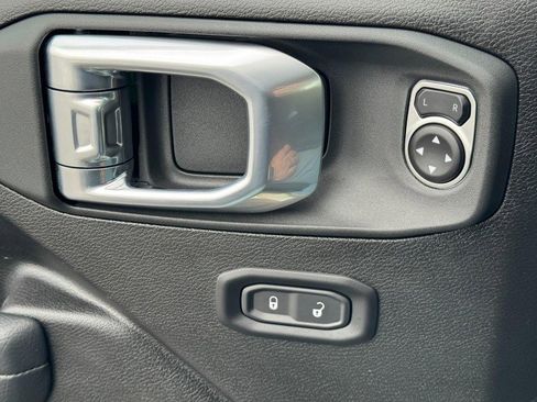 Used 2024 Jeep Wrangler Unlimited Rubicon w/ Convenience Group image 23