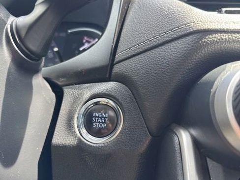 Used 2019 Toyota RAV4 Limited FWD image 12