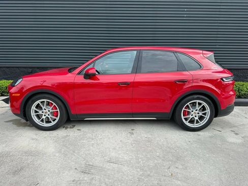 Certified 2025 Porsche Cayenne S AWD/4WD image 2