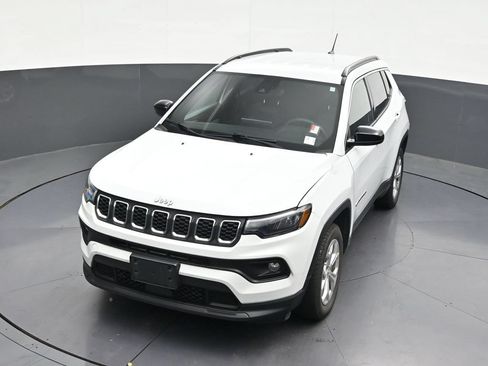 Used 2024 Jeep Compass Latitude AWD/4WD image 25