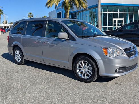 Used 2019 Dodge Grand Caravan SXT image 1