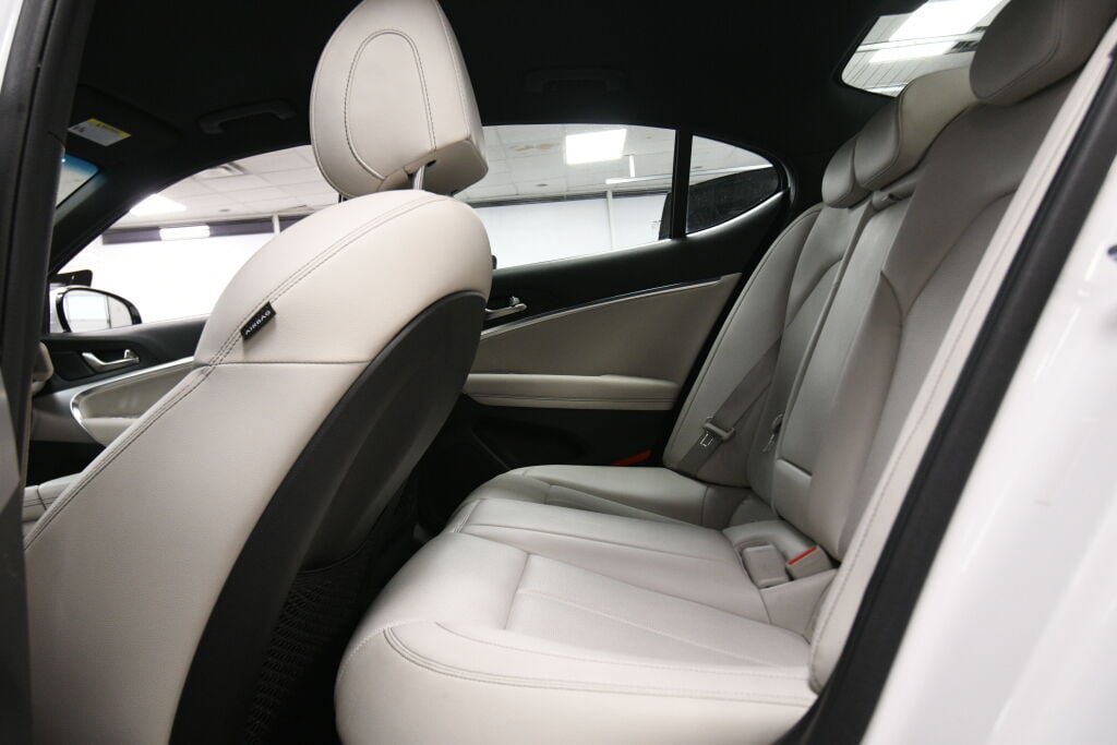 Used 2025 Genesis G70 2.5T image 21