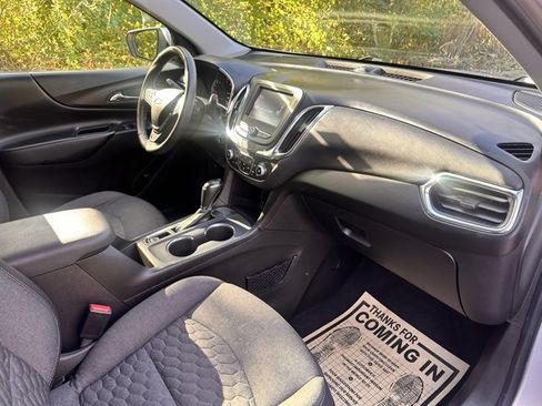 Used 2018 Chevrolet Equinox LT image 18