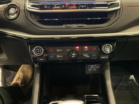 Used 2025 Jeep Compass Trailhawk AWD/4WD image 20