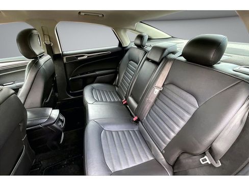 Used 2016 Ford Fusion SE w/ Equipment Group 202A FWD image 24