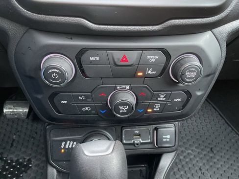 Used 2022 Jeep Renegade Altitude w/ Sun/Sound Group image 21