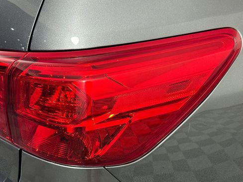 Used 2019 Nissan Pathfinder S AWD/4WD image 33
