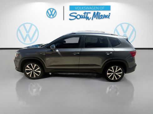 Used 2022 Volkswagen Taos SE FWD image 4