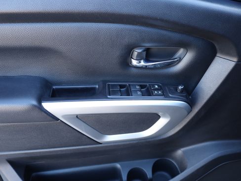 Used 2021 Nissan Titan SV w/ SV Convenience Package image 26