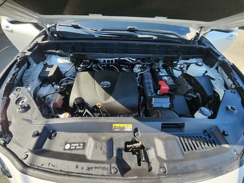 Used 2022 Toyota Highlander XLE image 18