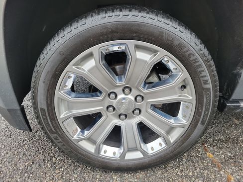 Certified 2018 GMC Yukon Denali w/ Open Road Package image 12