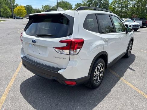 Used 2021 Subaru Forester Premium AWD/4WD image 5