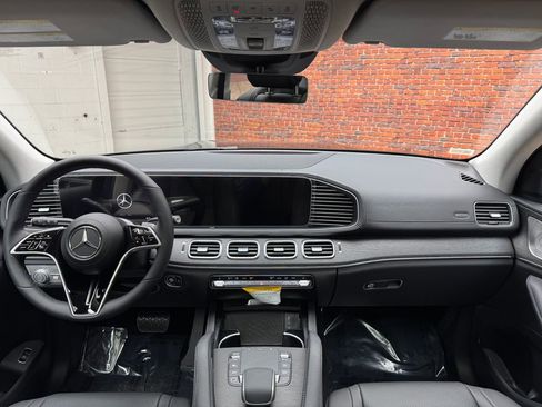 New 2026 Mercedes-Benz GLS 450 4MATIC image 11