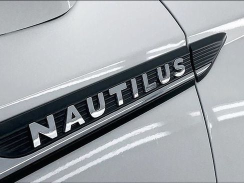 Used 2022 Lincoln Nautilus Reserve w/ Equipment Group 201A AWD/4WD image 9