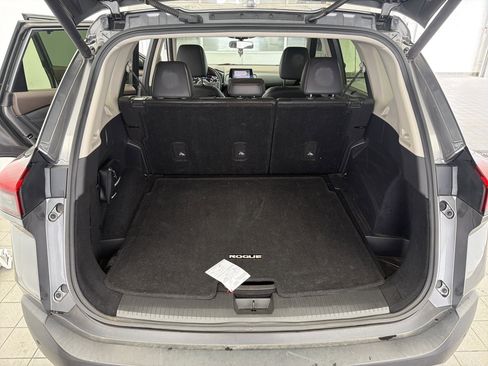 Used 2023 Nissan Rogue SV w/ SV Premium B Package image 15