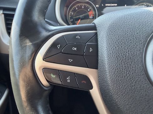 Used 2018 Jeep Cherokee Limited FWD image 11