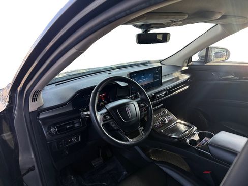 Used 2022 Lincoln Nautilus AWD w/ Premium Package image 9