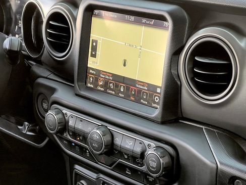 Used 2023 Jeep Wrangler Unlimited w/ Sun & Screen Package image 34