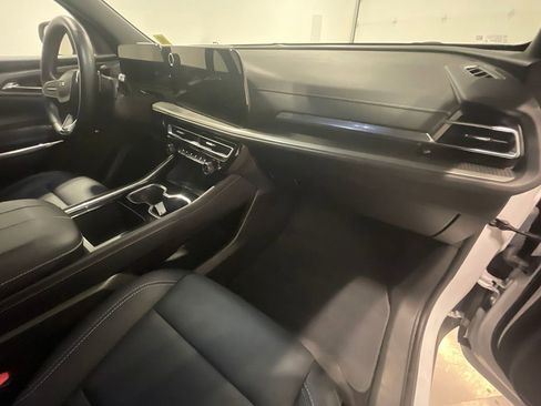 Used 2025 Chevrolet Traverse LT image 29