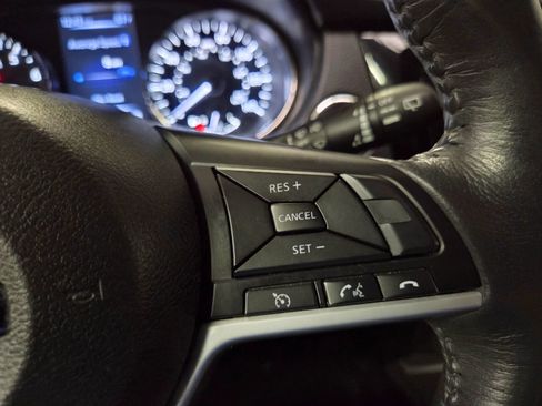 Used 2017 Nissan Rogue SV image 19