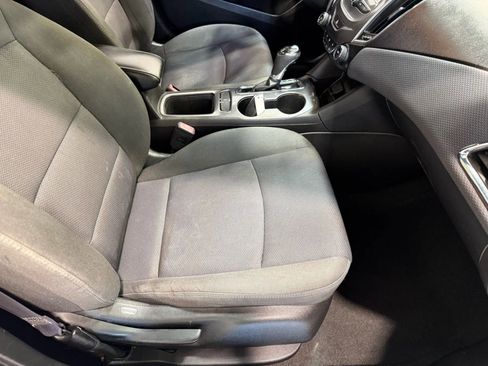 Used 2017 Chevrolet Cruze LT w/ RS Package image 28