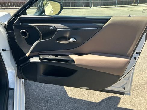 Used 2024 Lexus ES 300h w/ Accessory Package (Z1) FWD image 14