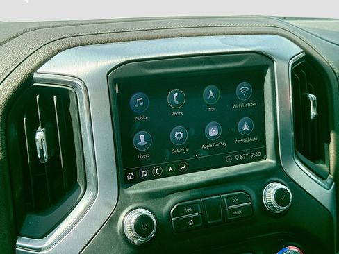 Used 2020 GMC Sierra 1500 SLT RWD image 16