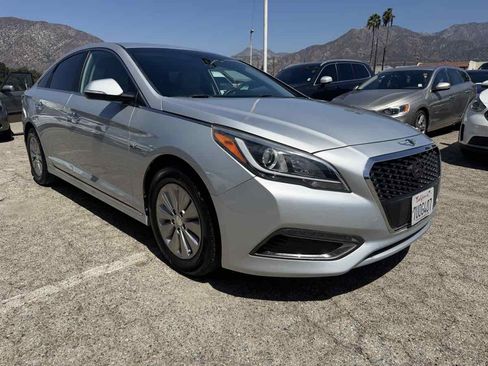 Used 2017 Hyundai Sonata SE FWD image 1