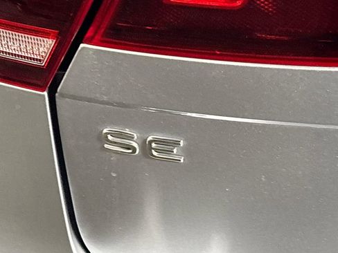 Used 2022 Volkswagen Tiguan SE R-Line image 24